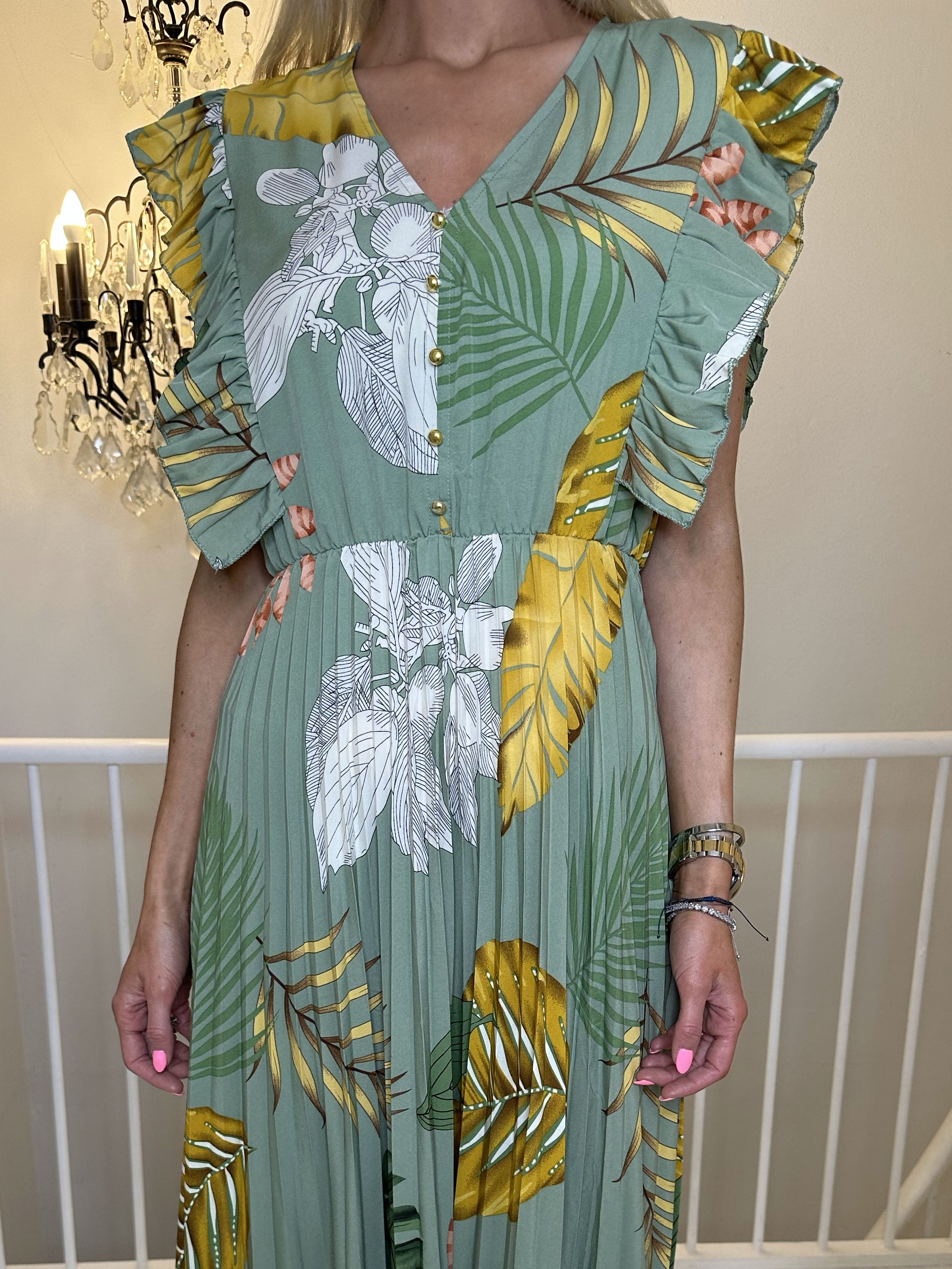 Lullu Leaf - Lang kjole med flæser og plisseret skørt